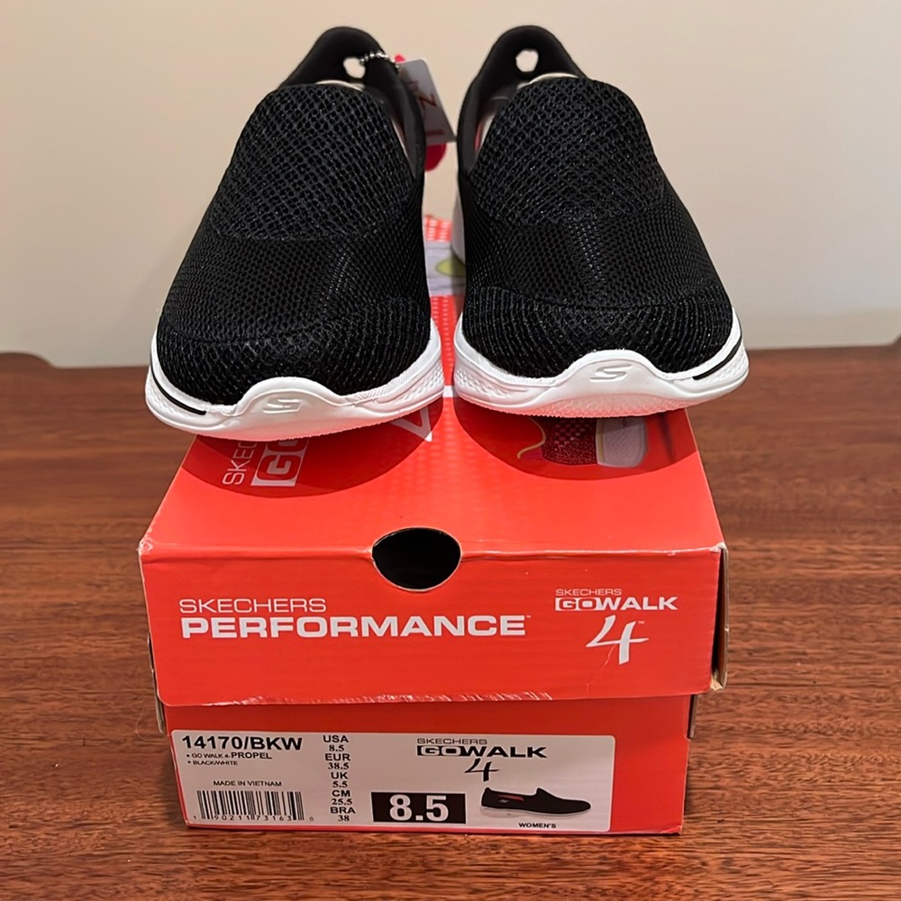 Skechers Performance GoWalk 4, Style 14170/BKW, Black 8.5, New in the Box